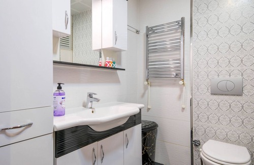 Konak Apartment | Modern Flat with Balcony Near Metro & Coast in Izmir