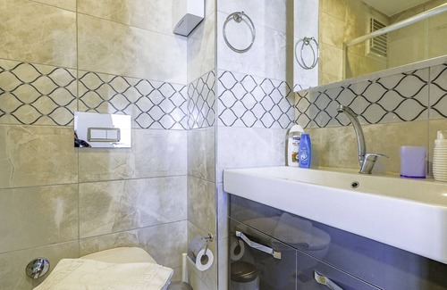 Avsallar Apartment | Flat w Balcony and Shared Pool 6 min to Beach