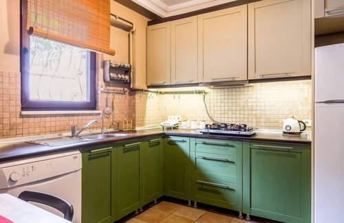 Sariyer Apartment | Flat w Bosphorus View, 15 min to Vadistanbul Mall