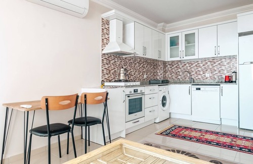 Mahmutlar Apartment | Sea-View Flat with Pool, Steps from the Beach
