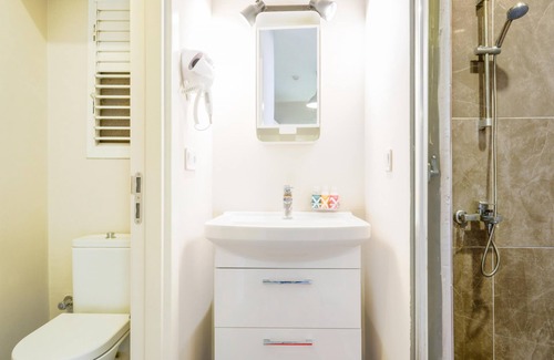 Urla Apartment | Fun Flat with Pool and Tennis Table Near the Beach