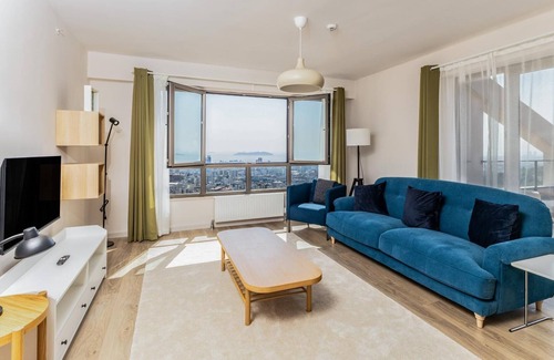 Maltepe Apartment | Flat w Sea View Terrace Near Metro in Maltepe