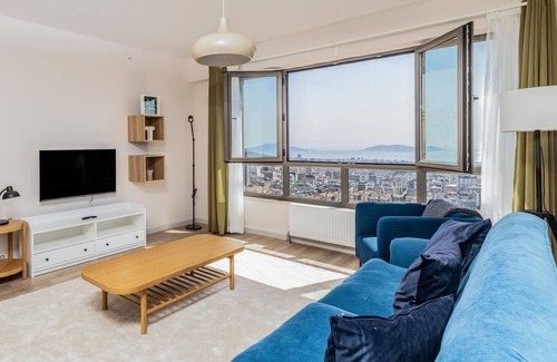 Maltepe Apartment | Flat w Sea View Terrace Near Metro in Maltepe