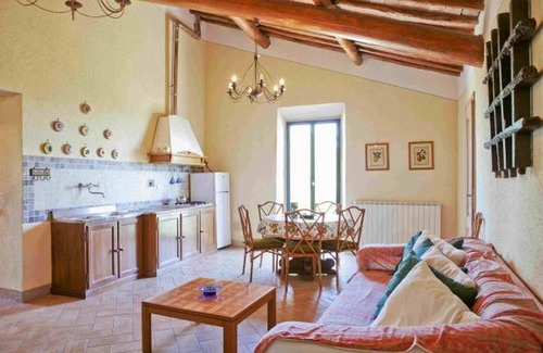 San Donato a Livizzano Apartment | Relaxing Flat with A/C, Pool & Wi-Fi in Tuscan Winery