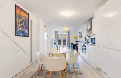 Hackney Apartment | Flat with Balcony in Trendy Dalston/4 guests
