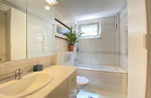Uskudar Apartment | Charming Flat with Bosphorus View and Backyard in Uskudar