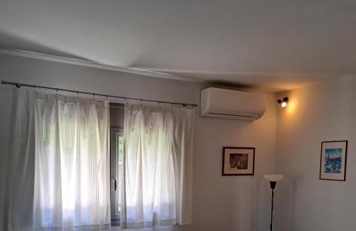 Katsikas Apartment | Guest Rated 10/10: Garden Flat in Ioannina with Hot Tub