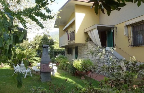 Ripa-Pozzi-Ponterosso Apartment | Garden Retreat Close to the Sea with Pet-Friendly Amenities