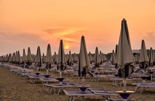 Bibione Pineda Apartment | Bright Balcony Retreat in Bibione Pineda with Spa Access