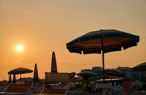 Bibione Pineda Apartment | Bright Balcony Retreat in Bibione Pineda with Spa Access