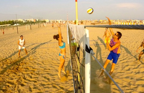 Bibione Pineda Apartment | Bright Balcony Retreat in Bibione Pineda with Spa Access