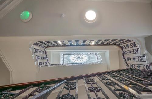 West End Apartment | Flat with Majestic views in West End Wonderland