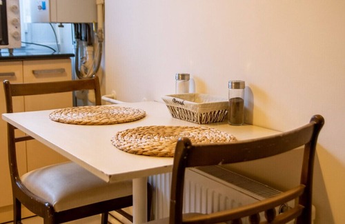 Konak Apartment | Sea View Flat in Konak: Family-Friendly & Accessible Stay