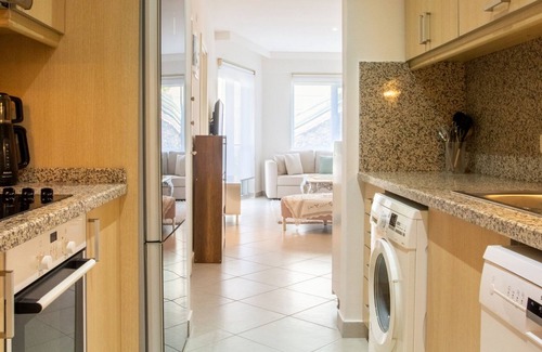 Sogucak Apartment | Poolside Retreat with Garden, Steps from Golf Club