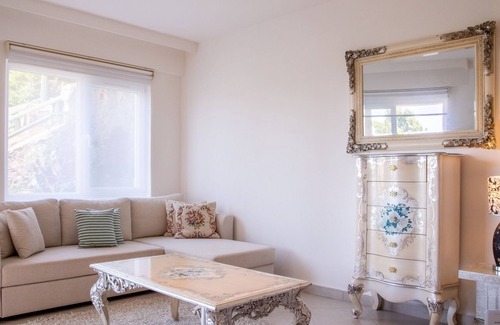 Sogucak Apartment | Poolside Retreat with Garden, Steps from Golf Club