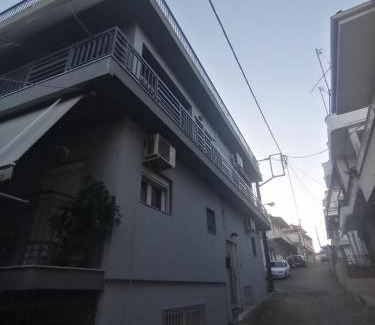 Agrinio Apartment | Cozy 2-Bedroom Shared Flat with Pet-Friendly Amenities