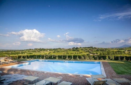 Montepulciano Apartment | Exclusive Flat with Private Terrace, Pool & Spa for Families
