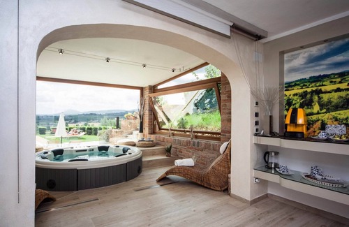 Montepulciano House | Charming Flat with Terrace & Spa in a Scenic Wine Estate