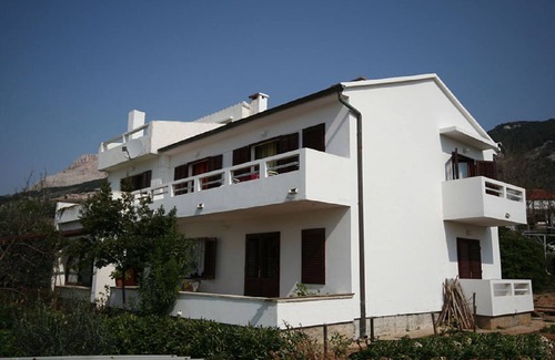 Baska Apartment | Cozy Flat with Ocean View, WiFi and Parking Available