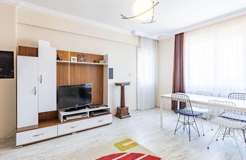 Pendik Apartment | Flat with Shared Pool near Sabiha Gokcen Airport