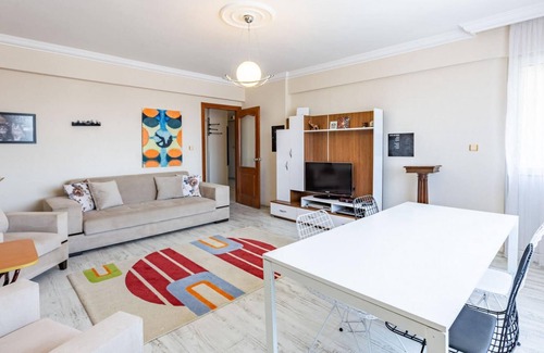 Pendik Apartment | Flat with Shared Pool near Sabiha Gokcen Airport