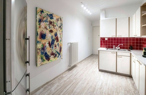 Paradiso Apartment | Cozy Flat with Terrace, Steps from the Station at PONTE PARADISO