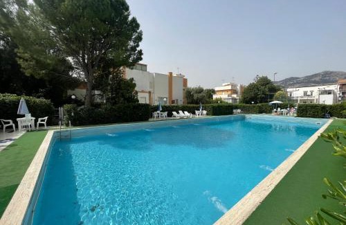 Partanna Apartment | Blissful Flat with Jacuzzi, Pool and Ocean View
