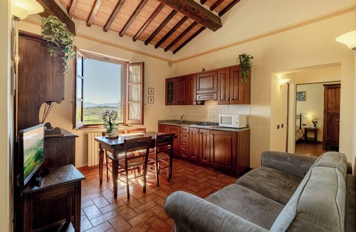 Montepulciano Apartment | Scenic Flat with Terrace, Pool & Spa in Wine Estate