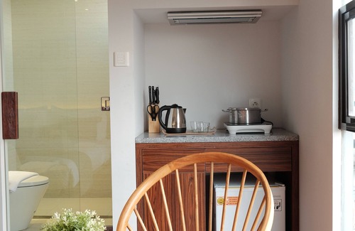 Kemang Hotel | Discover Flat06 Tendean: Family-Friendly Stay with Breakfast