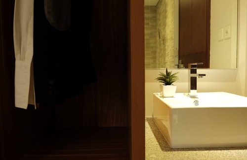 Kemang Hotel | Discover Flat06 Tendean: Family-Friendly Stay with Breakfast