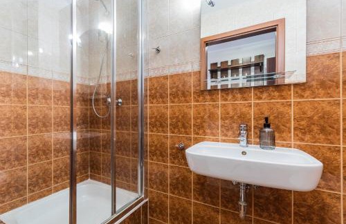 Stegna Apartment | Family-Friendly Flatbook Apartamenty - Port Stegna Awaits