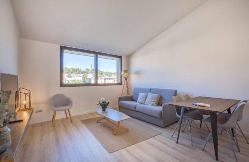 el Mercadal Apartment | Exclusive Stay at Flateli - Plaça Catalunya with Family Amenities
