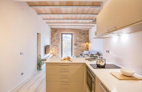 el Mercadal Apartment | Discover Flateli- Plaça Catalunya: 4-Star Comfort Awaits