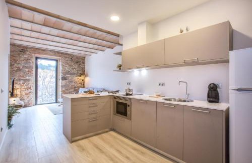el Mercadal Apartment | Discover Flateli- Plaça Catalunya: 4-Star Comfort Awaits