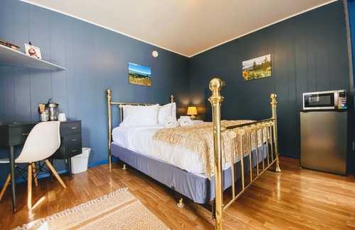 Woods Bay Hotel | Eco-Friendly Flathead Lake Resort with Pool & Spa Amenities
