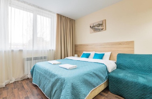 Narvskiy Apartment | FlatHome24: Pet-Friendly Getaway on Shvetsova 8