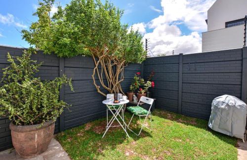 Parklands Apartment | Pet-Friendly Retreat 2.1km from Iconic Blaauwberg Beach