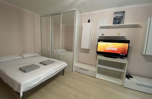 Pechers'kyi District Apartment | Cozy FlatRent Near the Center with Child-Friendly Amenities