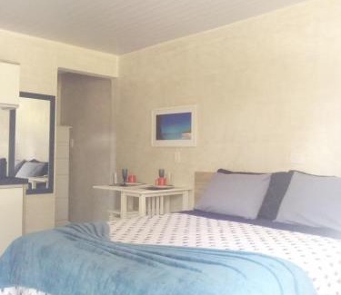 Floresta Velha House | Oceanfront Retreat: Flats Baia dos Porcos, Rated 9/10