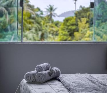 Vila do Abraao Apartment | Pet-Friendly Flats do Pe na Areia with Hot Tub & High Ratings