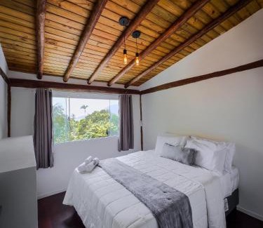 Vila do Abraao Apartment | Pet-Friendly Flats do Pe na Areia with Hot Tub & High Ratings