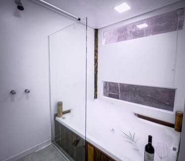 Vila do Abraao Apartment | Pet-Friendly Flats do Pe na Areia with Hot Tub & High Ratings
