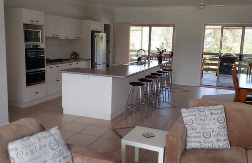 Bermagui Hotel | Top-Rated Flats Elite: Family-Friendly with Breakfast & Kitchen