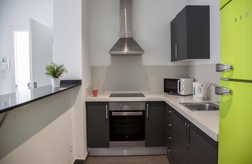 El Pilar Apartment | Modern Flats Friends Soho Suites: Pet-Friendly & Spa Amenities