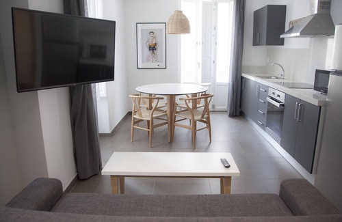 El Pilar Apartment | Modern Flats Friends Soho Suites: Pet-Friendly & Spa Amenities