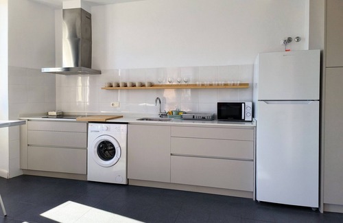 El Botanic Apartment | Comfortable 1-Bedroom Flat with Terrace & Spa Amenities