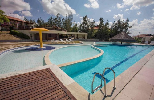 Saire Apartment | Pet-Friendly Flats at Hotel Monte Castelo with Pool Access