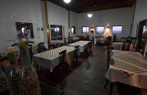 Saire Apartment | Pet-Friendly Flats at Hotel Monte Castelo with Pool Access