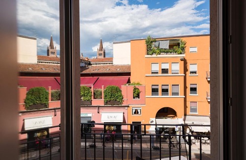 Verona City Centre Apartment | Pet-Friendly Retreat at Carla's Apartments with Hot Tub