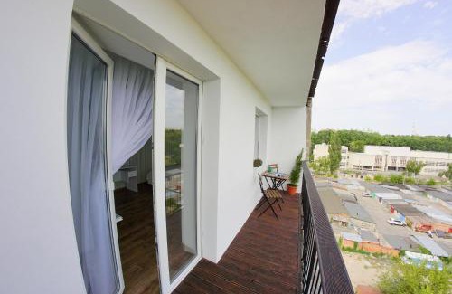 Dzerzhyns'kyi District Apartment | Charming Flatsy at Botanichniy Sad: Pet-Friendly Retreat